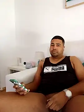 Snapshot of xhoco14 chatting on 03/06/25, 02:08 xhoco14 online show from 03/06/25, 02:08