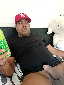 Snapshot of xhoco14 chatting on 09/26/25, 09:24 xhoco14 online show from 09/26/25, 09:24