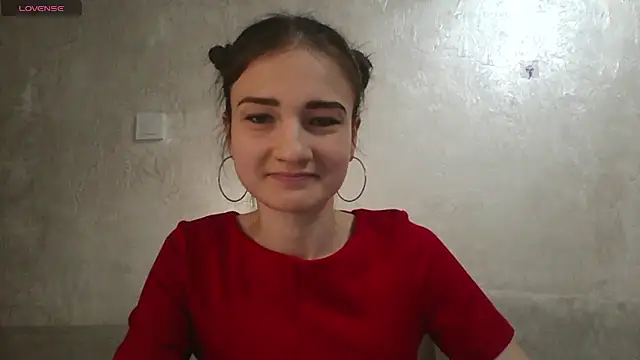 Snapshot of RoyalDessertt chatting on 03/20/25, 07:25 RoyalDessertt online show from 03/20/25, 07:25