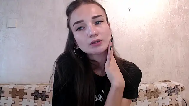 Snapshot of RoyalDessertt chatting on 11/12/25, 08:15 RoyalDessertt online show from 11/12/25, 08:15