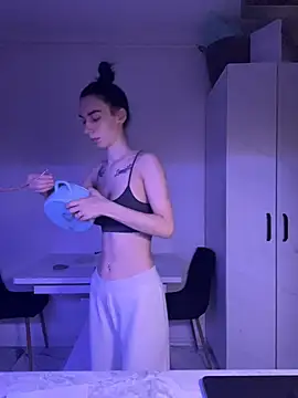 Celine Roxelle online show from 04/13/26, 08:58