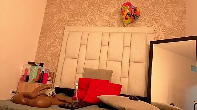 dafnnelewis online show from 12/01/25, 11:15