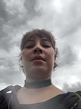 Snapshot of Maggie_Geller chatting on 11/14/25, 04:17 Maggie Geller online show from 11/14/25, 04:17