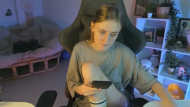 KiraMontoya online show from 03/02/25, 02:10