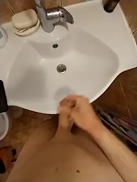 Snapshot of Good_boy000 chatting on 02/14/25, 09:53 Good boy000 online show from 02/14/25, 09:53