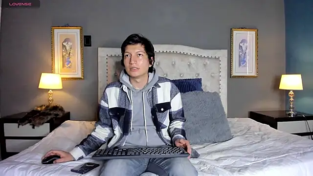 Golden-Boyy online show from 02/08/25, 12:28