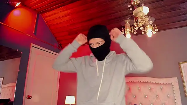 Golden-Boyy online show from 03/11/25, 03:34
