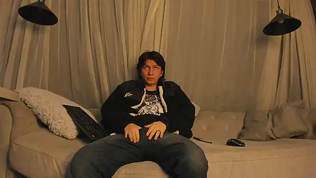 Golden-Boyy online show from 03/18/25, 03:31