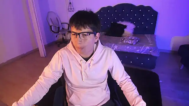 Golden-Boyy online show from 09/25/25, 03:21