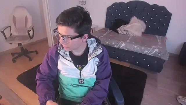 Golden-Boyy online show from 09/29/25, 03:11