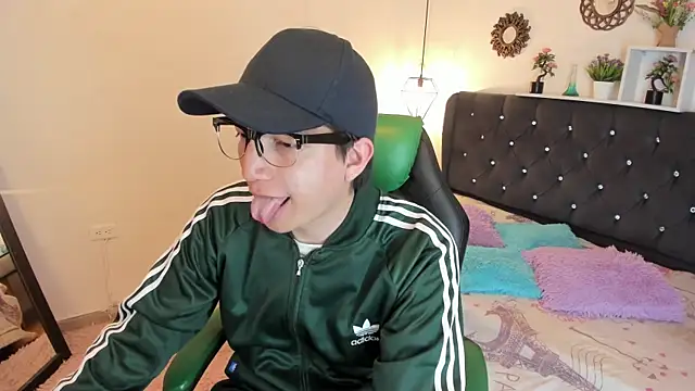 Golden-Boyy online show from 10/08/25, 03:37