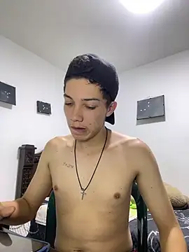 Snapshot of Gadiel_Sex chatting on 10/13/25, 02:06 Gadiel Sex online show from 10/13/25, 02:06