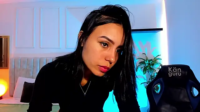 Snapshot of julieta_fn chatting on 06/16/26, 02:52 julieta fn online show from 06/16/26, 02:52