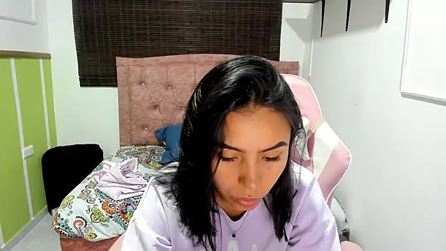 Snapshot of julieta_fn chatting on 06/25/26, 02:54 julieta fn online show from 06/25/26, 02:54