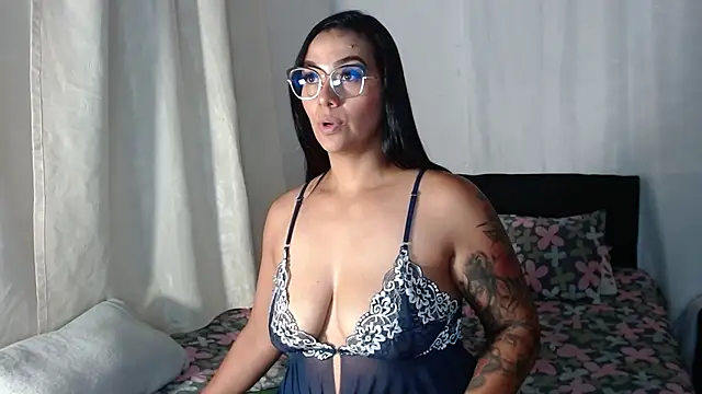 Snapshot of Daphne_Gabor chatting on 03/11/25, 01:16 Daphne Gabor online show from 03/11/25, 01:16