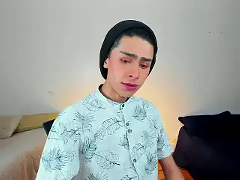 Snapshot of steve__gray chatting on 02/07/25, 02:04 steve gray online show from 02/07/25, 02:04