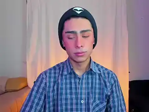 Snapshot of steve__gray chatting on 02/11/25, 02:02 steve gray online show from 02/11/25, 02:02