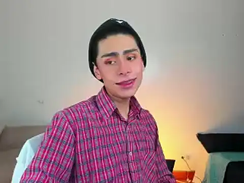 Snapshot of steve__gray chatting on 02/13/25, 02:09 steve gray online show from 02/13/25, 02:09