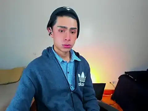 Snapshot of steve__gray chatting on 02/14/25, 02:02 steve gray online show from 02/14/25, 02:02