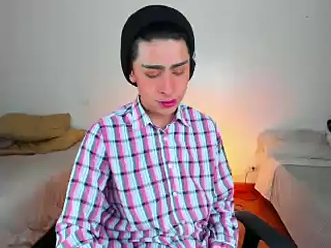 Snapshot of steve__gray chatting on 02/18/25, 02:49 steve gray online show from 02/18/25, 02:49