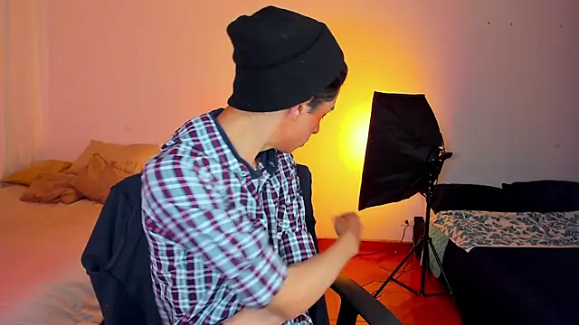 Snapshot of steve__gray chatting on 03/06/25, 06:48 steve gray online show from 03/06/25, 06:48