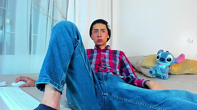 Snapshot of steve__gray chatting on 03/21/25, 06:40 steve gray online show from 03/21/25, 06:40