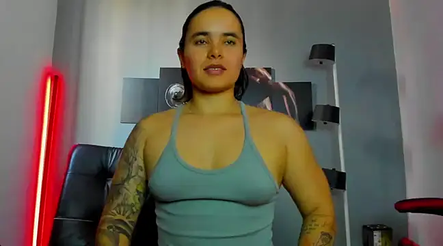 Snapshot of karlyjons12 chatting on 02/20/25, 02:13 karlyjons12 online show from 02/20/25, 02:13