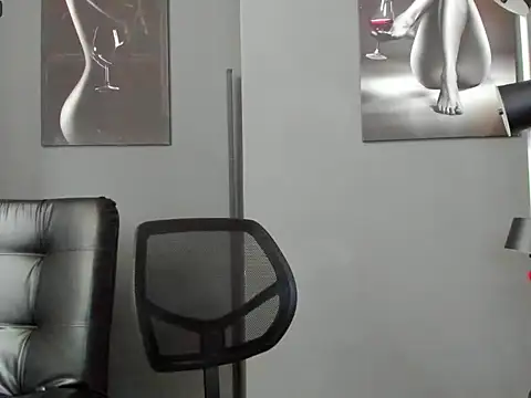 Snapshot of karlyjons12 chatting on 09/30/25, 04:45 karlyjons12 online show from 09/30/25, 04:45