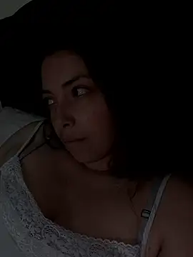 Snapshot of paola_5 chatting on 12/20/25, 12:51 paola 5 online show from 12/20/25, 12:51