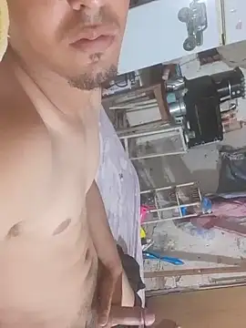 Snapshot of Hugoxxxxxxxxxxxx chatting on 09/18/25, 10:12 Hugoxxxxxxxxxxxx online show from 09/18/25, 10:12