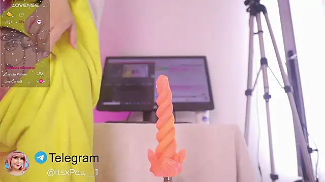 Snapshot of Neekito_ chatting on 11/28/25, 02:14 Neekito online show from 11/28/25, 02:14