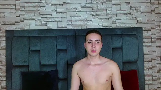 Snapshot of angel_holguin22 chatting on 02/08/25, 04:04 angel holguin22 online show from 02/08/25, 04:04