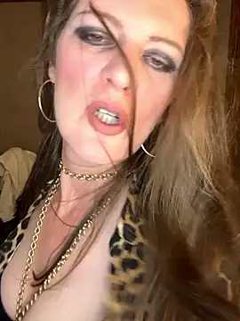 Snapshot of goddesspaigefox chatting on 03/04/25, 04:17 goddesspaigefox online show from 03/04/25, 04:17