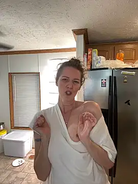 Snapshot of goddesspaigefox chatting on 10/08/25, 04:43 goddesspaigefox online show from 10/08/25, 04:43