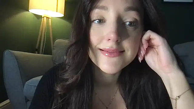 Snapshot of laceyjames24 chatting on 11/26/25, 09:43 laceyjames24 online show from 11/26/25, 09:43