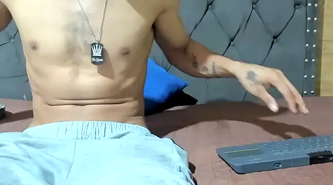 Snapshot of guyeifmaxiro chatting on 02/24/25, 11:52 guyeifmaxiro online show from 02/24/25, 11:52