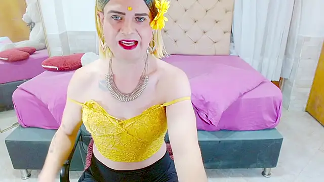 Snapshot of Dolldirtyxxx chatting on 12/20/25, 05:14 Dolldirtyxxx online show from 12/20/25, 05:14