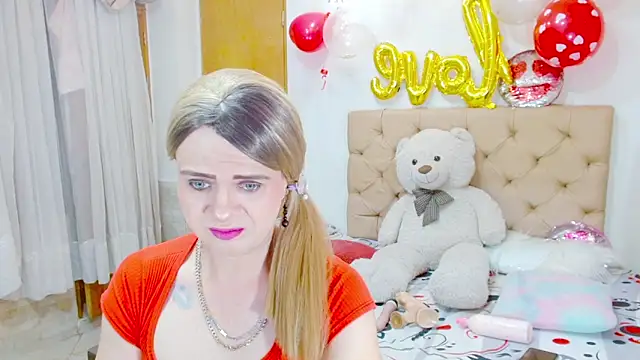 Snapshot of Dolldirtyxxx chatting on 03/01/26, 08:00 Dolldirtyxxx online show from 03/01/26, 08:00