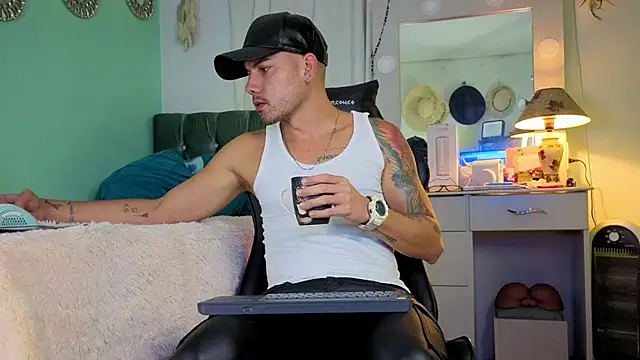Snapshot of Chrissken chatting on 10/07/25, 11:02 Chrissken online show from 10/07/25, 11:02