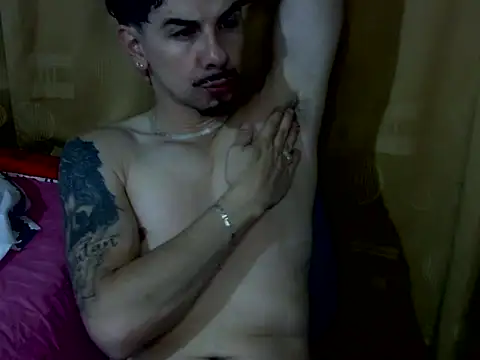 Snapshot of venusfranco_94 chatting on 11/07/25, 12:10 venusfranco 94 online show from 11/07/25, 12:10