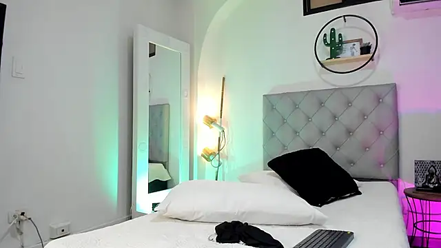 NovaaWheler online show from 03/22/25, 05:06