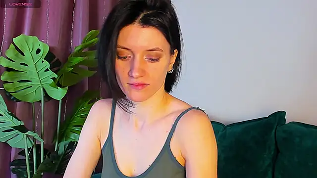 roxy riot  online show from 02/06/25, 03:06