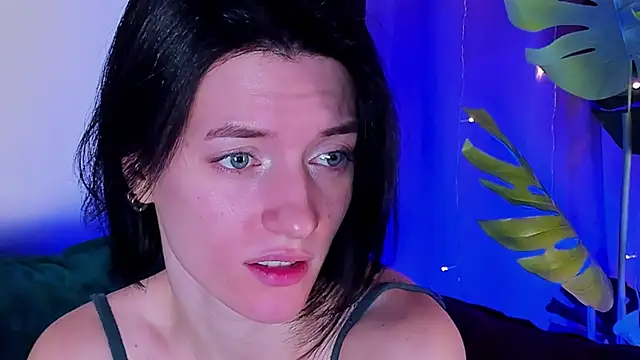 roxy riot  online show from 02/10/25, 04:41