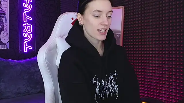 roxy riot  online show from 03/03/25, 01:31