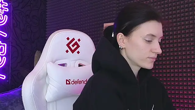 roxy riot  online show from 03/03/25, 07:43