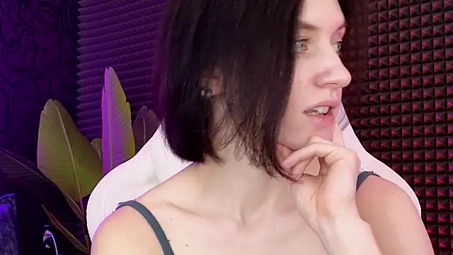 roxy riot  online show from 03/10/25, 07:32