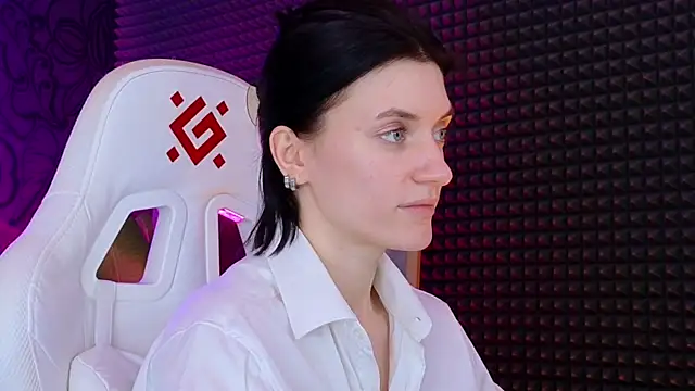 roxy riot  online show from 03/16/25, 09:05