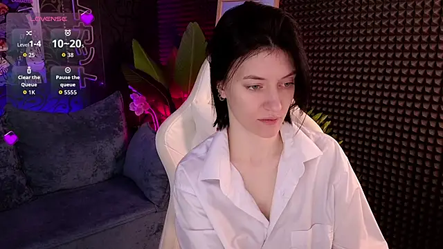 roxy riot  online show from 09/26/25, 01:31