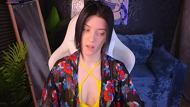 roxy riot  online show from 12/22/25, 01:35