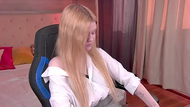 AdeleCartier online show from 02/16/25, 06:43